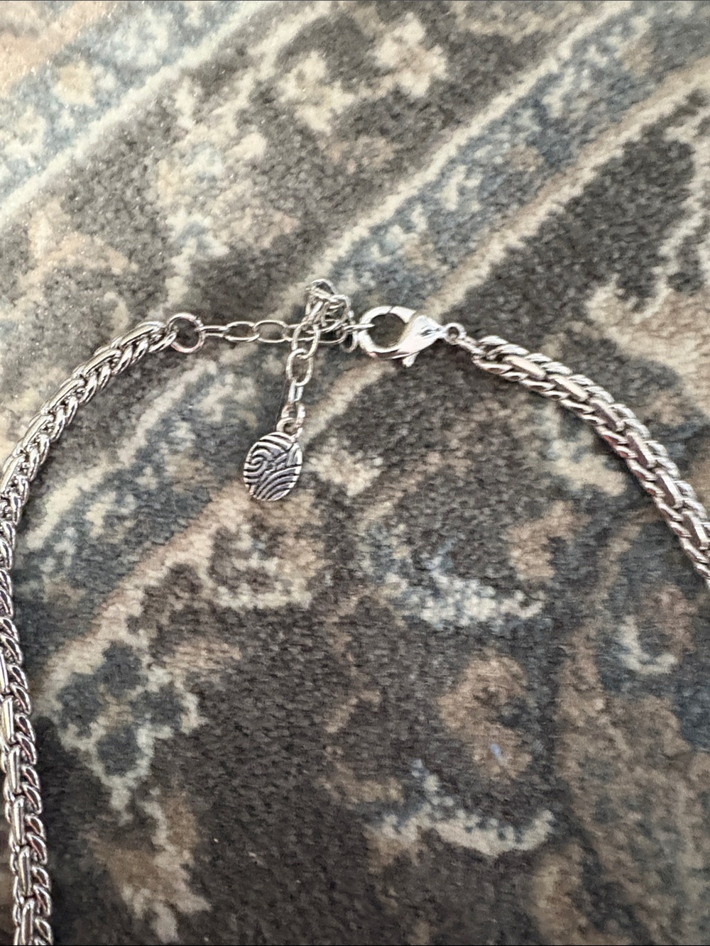 Elegant Silver-Tone Faux Pearl Bead Necklace - Picture 3 of 6